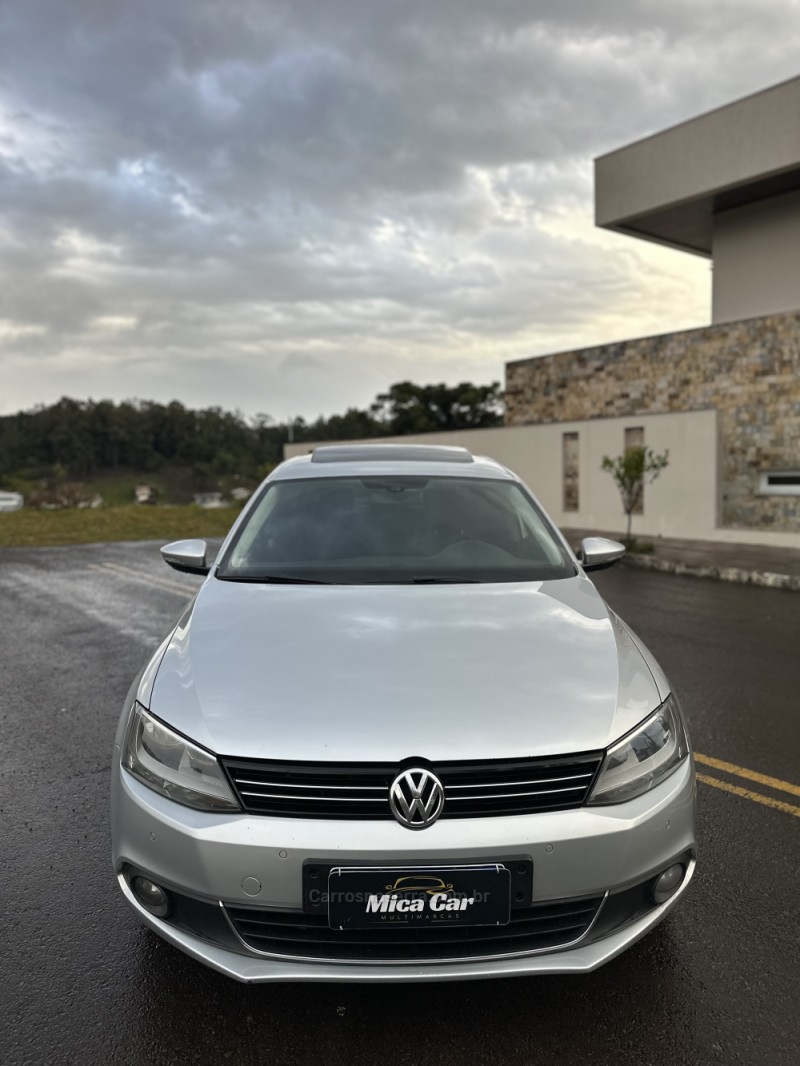 JETTA 2.0 TSI DSG HIGHLINE 200CV GASOLINA 4P AUTOMÁTICO - 2012 - SãO MARCOS