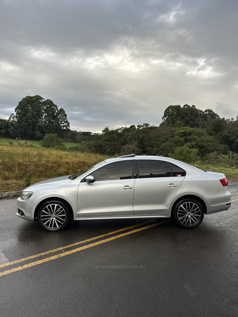 JETTA 2.0 TSI DSG HIGHLINE 200CV GASOLINA 4P AUTOMÁTICO - 2012 - SãO MARCOS