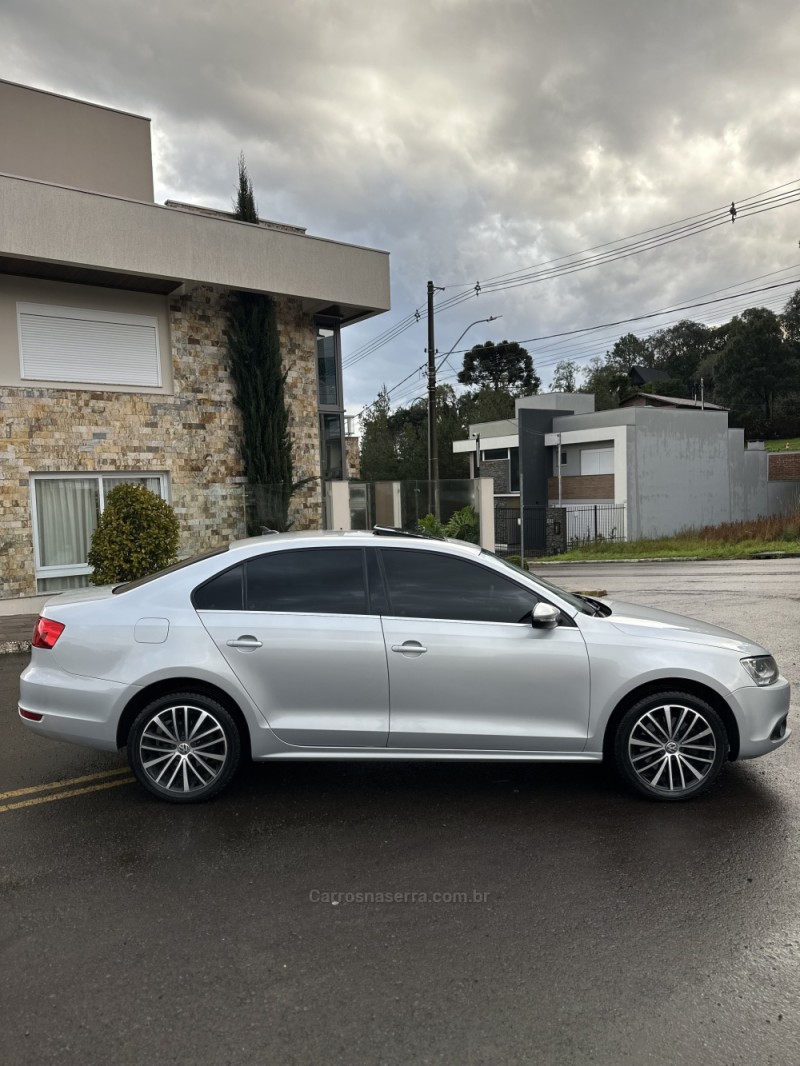 JETTA 2.0 TSI DSG HIGHLINE 200CV GASOLINA 4P AUTOMÁTICO - 2012 - SãO MARCOS