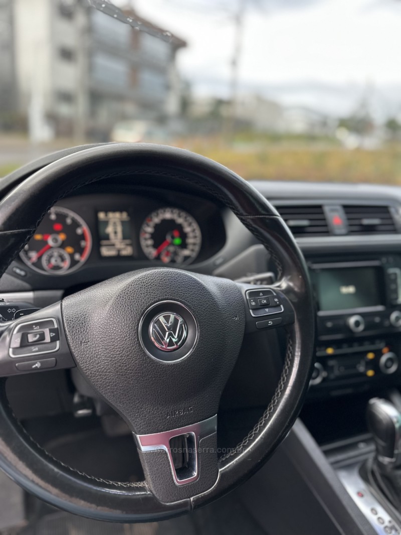 JETTA 2.0 TSI DSG HIGHLINE 200CV GASOLINA 4P AUTOMÁTICO - 2012 - SãO MARCOS