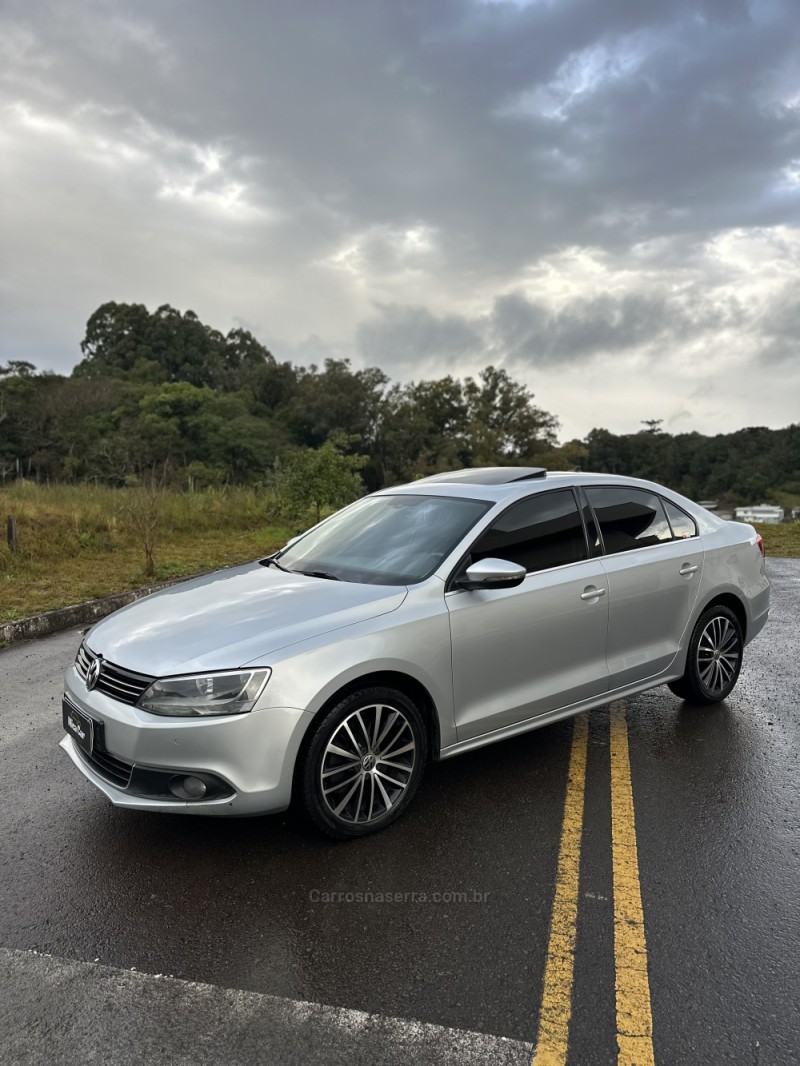JETTA 2.0 TSI DSG HIGHLINE 200CV GASOLINA 4P AUTOMÁTICO - 2012 - SãO MARCOS