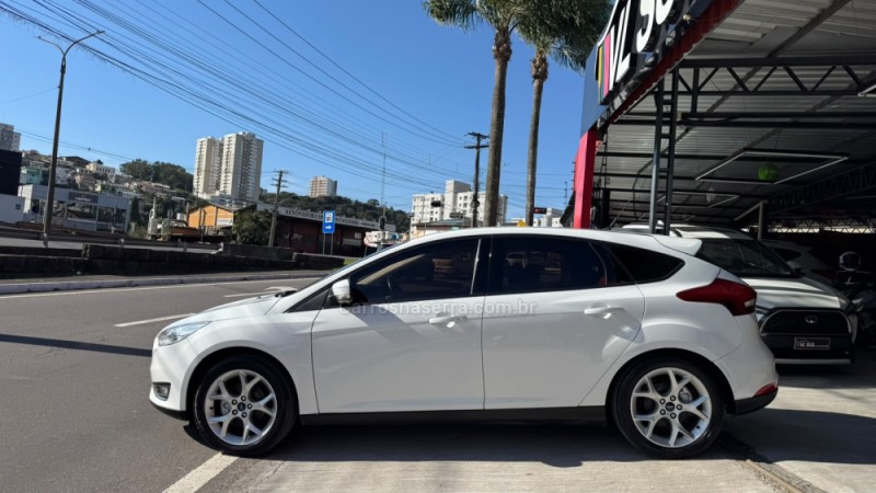 FOCUS 1.6 SE PLUS 16V FLEX 4P MANUAL - 2017 - CAXIAS DO SUL