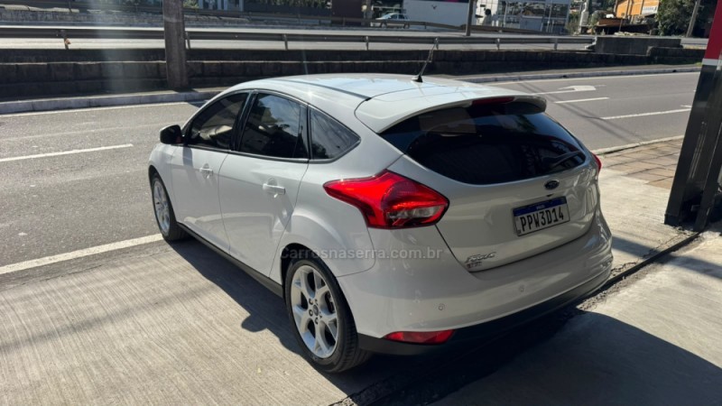 FOCUS 1.6 SE PLUS 16V FLEX 4P MANUAL - 2017 - CAXIAS DO SUL