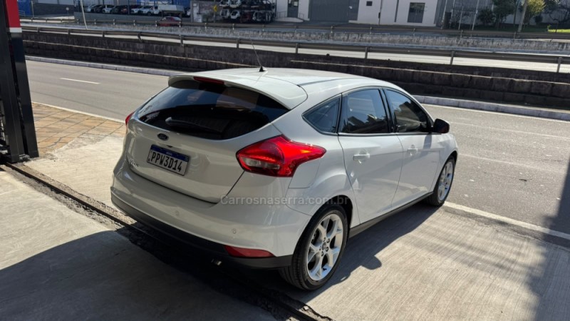 FOCUS 1.6 SE PLUS 16V FLEX 4P MANUAL - 2017 - CAXIAS DO SUL
