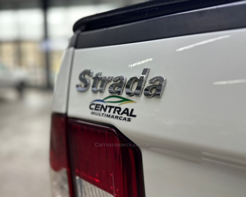 STRADA 1.8 MPI ADVENTURE CD 16V FLEX 2P MANUAL - 2013 - VACARIA