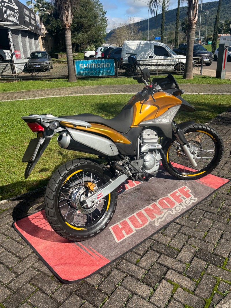 XRE 300  - 2011 - FELIZ