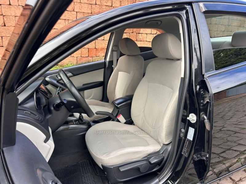 CERATO 1.6 SEDAN 16V GASOLINA 4P MANUAL - 2011 - VENâNCIO AIRES