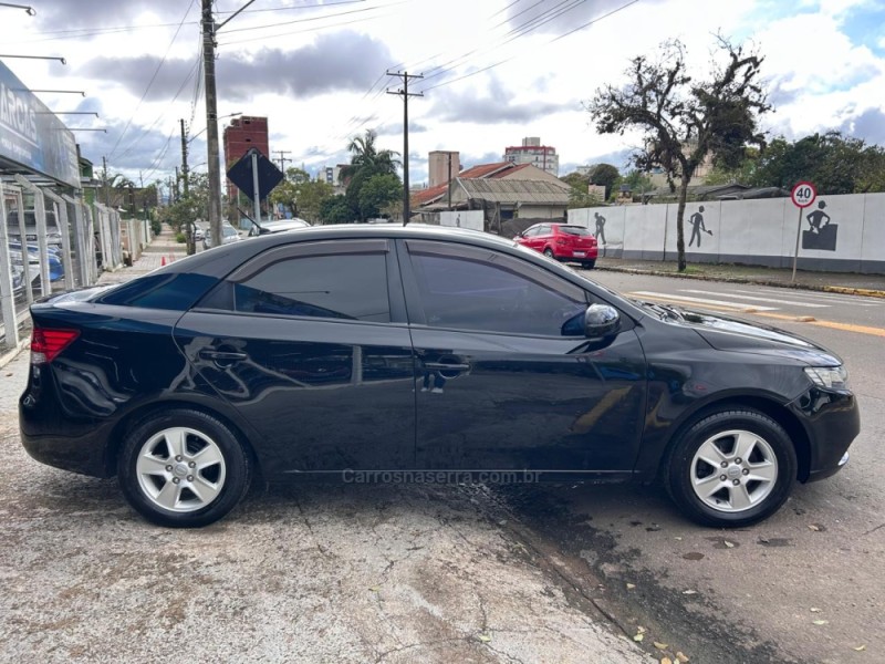 CERATO 1.6 SEDAN 16V GASOLINA 4P MANUAL - 2011 - VENâNCIO AIRES