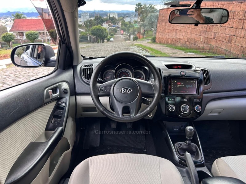 CERATO 1.6 SEDAN 16V GASOLINA 4P MANUAL - 2011 - VENâNCIO AIRES