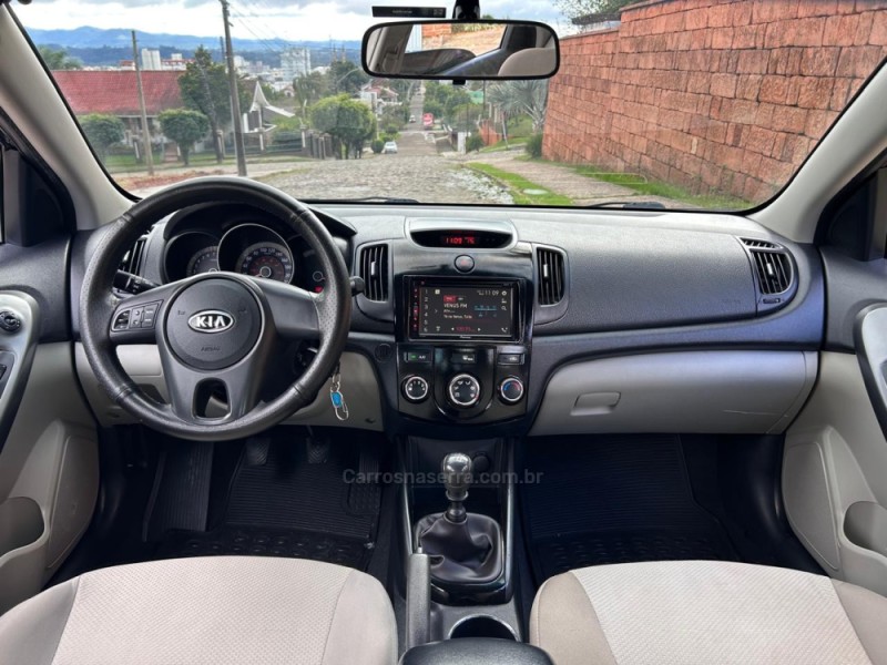 CERATO 1.6 SEDAN 16V GASOLINA 4P MANUAL - 2011 - VENâNCIO AIRES