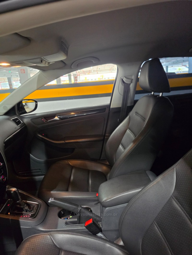JETTA 2.0 TSI HIGHLINE 211CV GASOLINA 4P DSG - 2016 - CAXIAS DO SUL