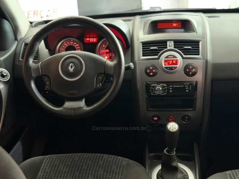 MÉGANE 1.6 DYNAMIQUE GRAND TOUR 16V FLEX 4P MANUAL - 2011 - NOVO HAMBURGO