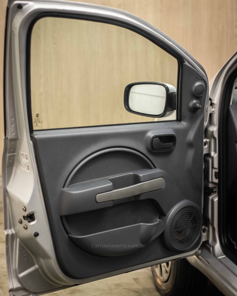 UNO 1.0 VIVACE 8V FLEX 4P MANUAL - 2014 - CAXIAS DO SUL