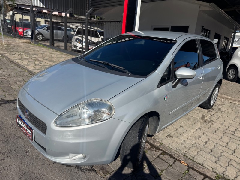 PUNTO 1.4 ATTRACTIVE ITALIA 8V FLEX 4P MANUAL - 2011 - CAXIAS DO SUL