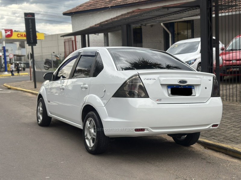 FIESTA 1.6 MPI SEDAN 8V FLEX 4P MANUAL - 2011 - PAROBé