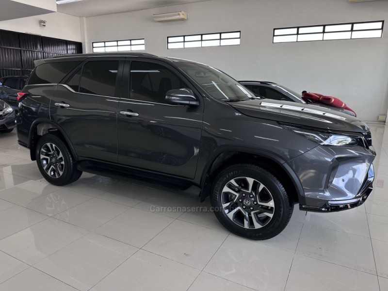 HILUX SW4 2.8 4X4 SRX PLATINUM TURBO 7 LUGARES DIESEL 4P AUTOMÁTICO - 2026 - CHARQUEADAS