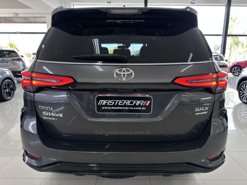 HILUX SW4 2.8 4X4 SRX PLATINUM TURBO 7 LUGARES DIESEL 4P AUTOMÁTICO - 2026 - CHARQUEADAS