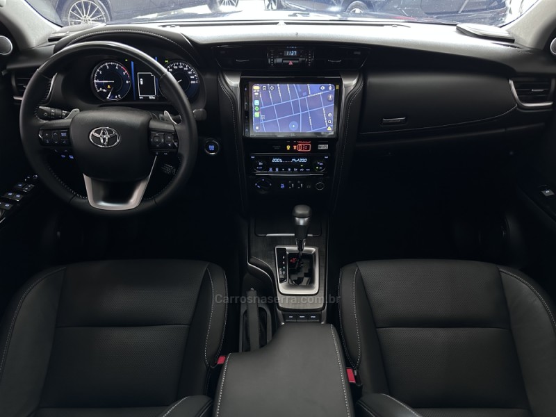 HILUX SW4 2.8 4X4 SRX PLATINUM TURBO 7 LUGARES DIESEL 4P AUTOMÁTICO - 2026 - CHARQUEADAS