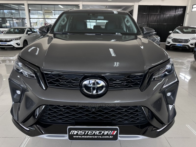 HILUX SW4 2.8 4X4 SRX PLATINUM TURBO 7 LUGARES DIESEL 4P AUTOMÁTICO - 2026 - CHARQUEADAS