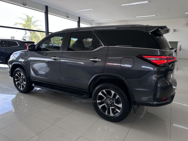 HILUX SW4 2.8 4X4 SRX PLATINUM TURBO 7 LUGARES DIESEL 4P AUTOMÁTICO - 2026 - CHARQUEADAS
