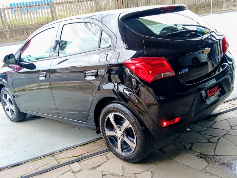 ONIX 1.4 MPFI LTZ 8V FLEX 4P MANUAL - 2018 - CANOAS