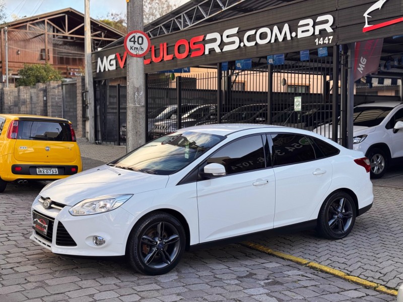 focus 2.0 se plus sedan 16v flex 4p automatico 2015 caxias do sul