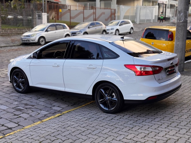 FOCUS 2.0 SE PLUS SEDAN 16V FLEX 4P AUTOMÁTICO - 2015 - CAXIAS DO SUL