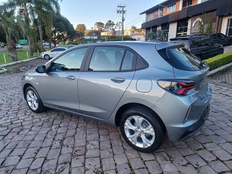 ONIX 1.0 12V FLEX 4P MANUAL - 2027 - FLORES DA CUNHA