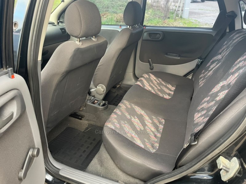 CORSA 1.0 MPFI MAXX 8V GASOLINA 4P MANUAL - 2005 - CAXIAS DO SUL