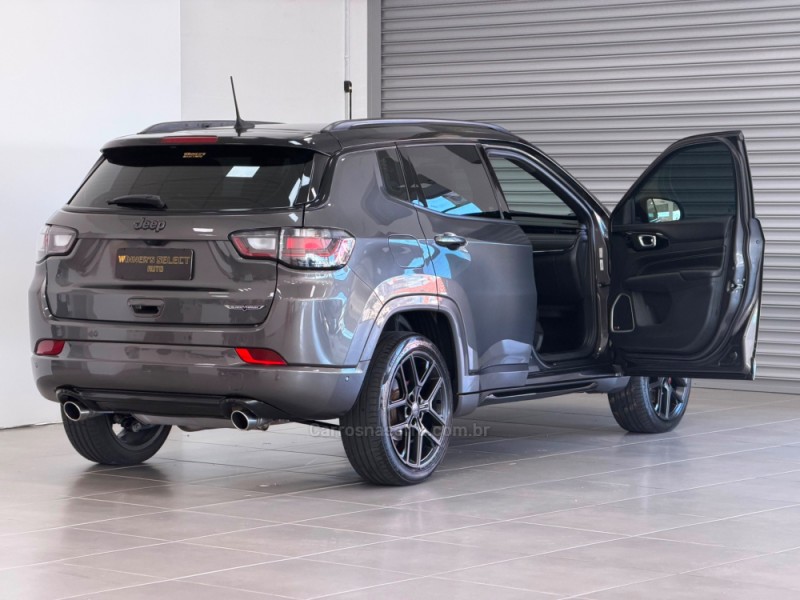 COMPASS 2.0 HURRICANE BLACKHAWK 4X4 TURBO GASOLINA 4P AUTOMÁTICO - 2025 - FARROUPILHA