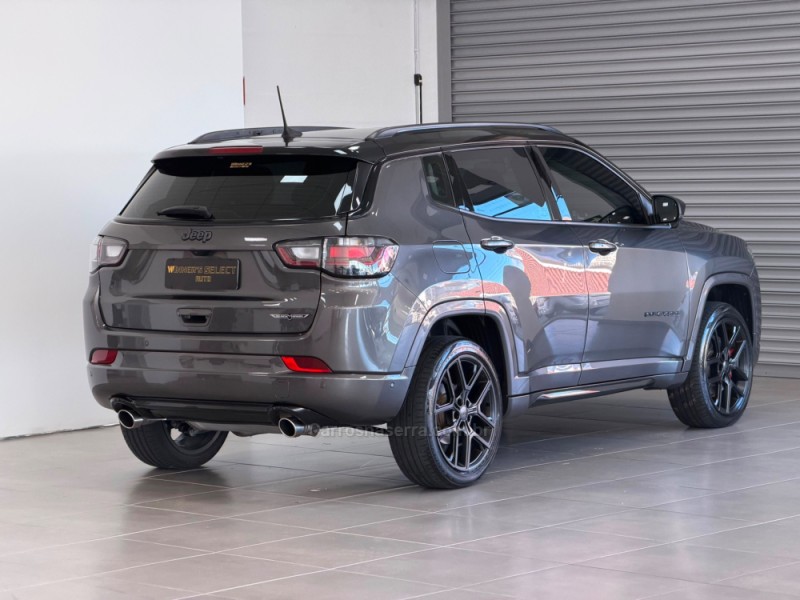 COMPASS 2.0 HURRICANE BLACKHAWK 4X4 TURBO GASOLINA 4P AUTOMÁTICO - 2025 - FARROUPILHA