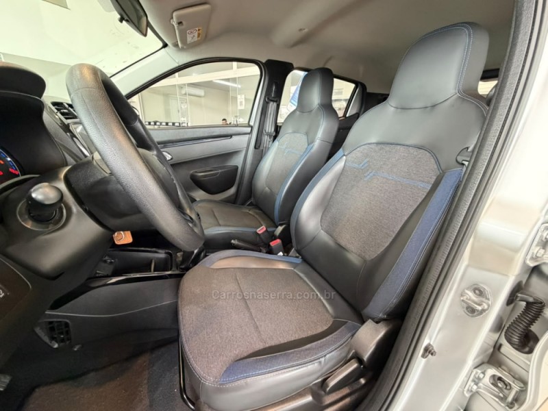 KWID 1.0 12V SCE FLEX INTENSE MANUAL - 2023 - VACARIA