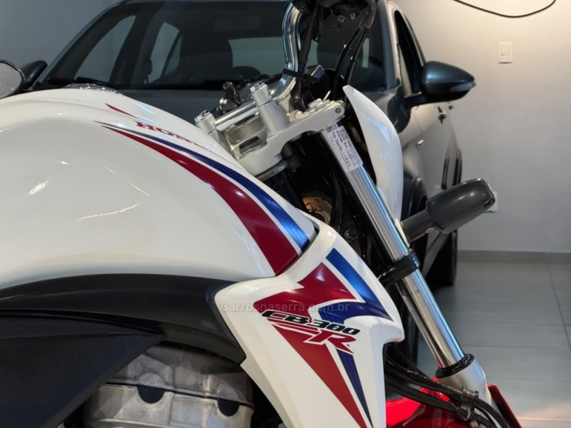 CB 300R ABS - 2015 - CAXIAS DO SUL