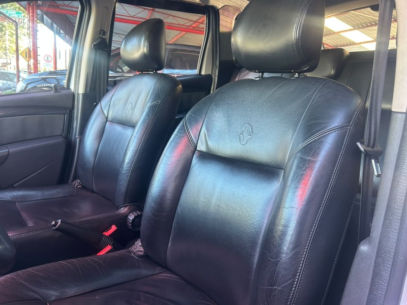 DUSTER 1.6 DYNAMIQUE 4X2 16V FLEX 4P MANUAL - 2014 - TRêS COROAS