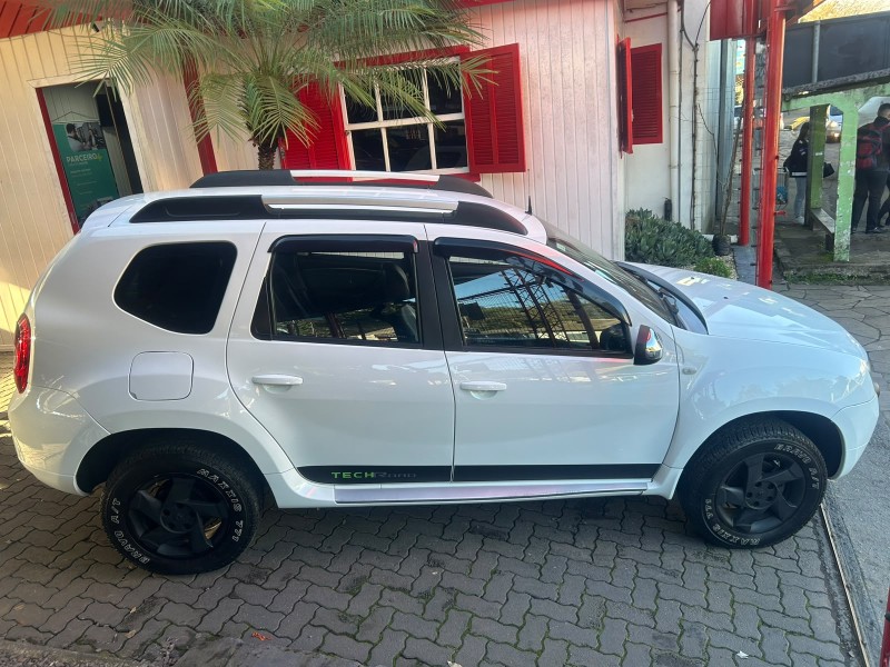DUSTER 1.6 DYNAMIQUE 4X2 16V FLEX 4P MANUAL - 2014 - TRêS COROAS