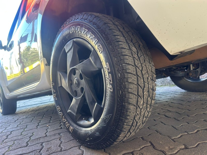 DUSTER 1.6 DYNAMIQUE 4X2 16V FLEX 4P MANUAL - 2014 - TRêS COROAS