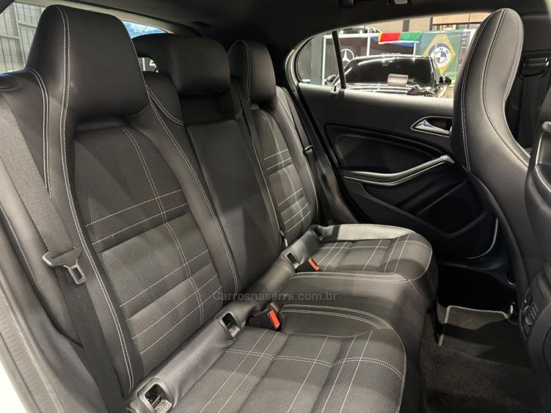 GLA 200 1.6 CGI VISION 16V TURBO GASOLINA 4P AUTOMÁTICO - 2015 - CAXIAS DO SUL