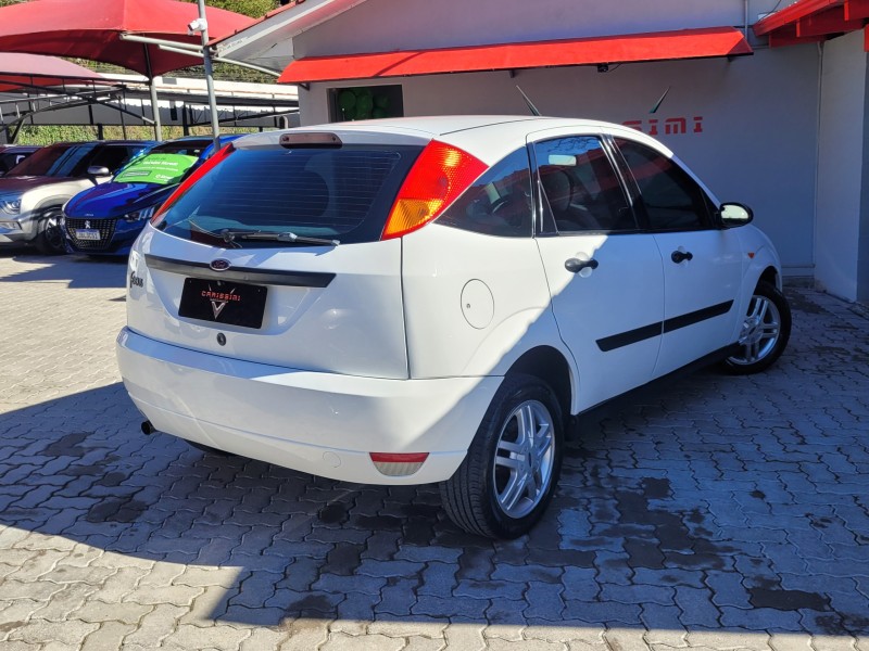 FOCUS 1.8 GLX 16V GASOLINA 4P MANUAL - 2001 - CARLOS BARBOSA
