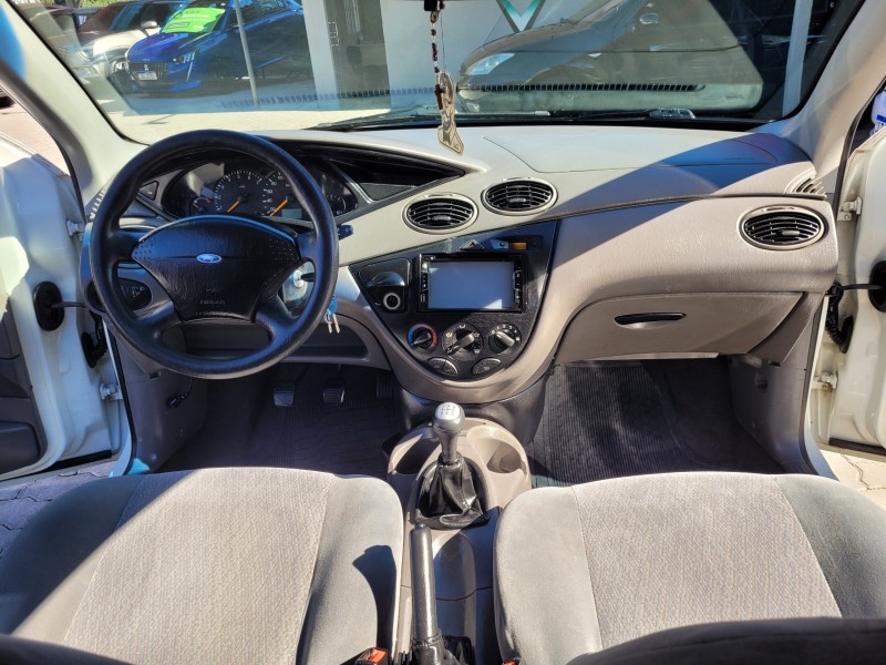 FOCUS 1.8 GLX 16V GASOLINA 4P MANUAL - 2001 - CARLOS BARBOSA