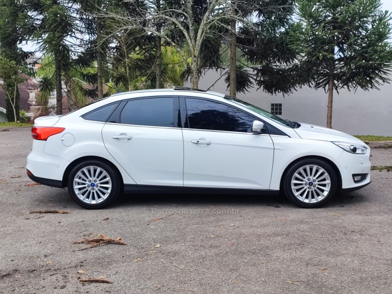FOCUS 2.0 TITANIUM PLUS SEDAN 16V FLEX 4P AUTOMÁTICO - 2016 - FARROUPILHA
