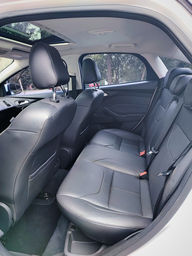 FOCUS 2.0 TITANIUM PLUS SEDAN 16V FLEX 4P AUTOMÁTICO - 2016 - FARROUPILHA
