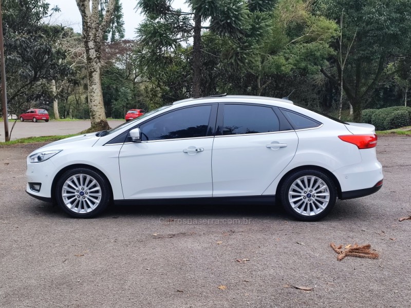 FOCUS 2.0 TITANIUM PLUS SEDAN 16V FLEX 4P AUTOMÁTICO - 2016 - FARROUPILHA