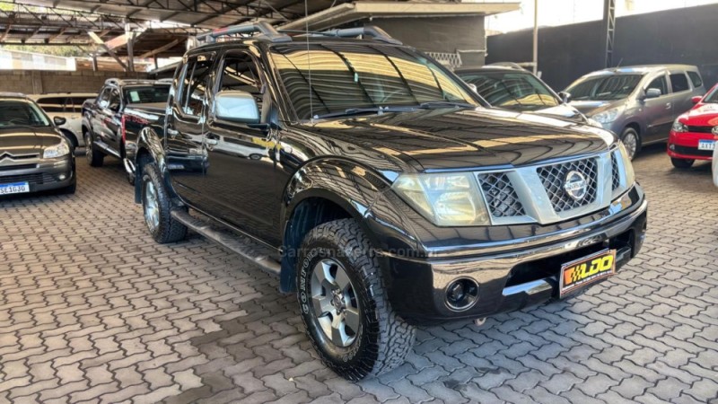 frontier 2.8 xe attack 4x4 cd turbo eletronic diesel 4p manual 2013 caxias do sul