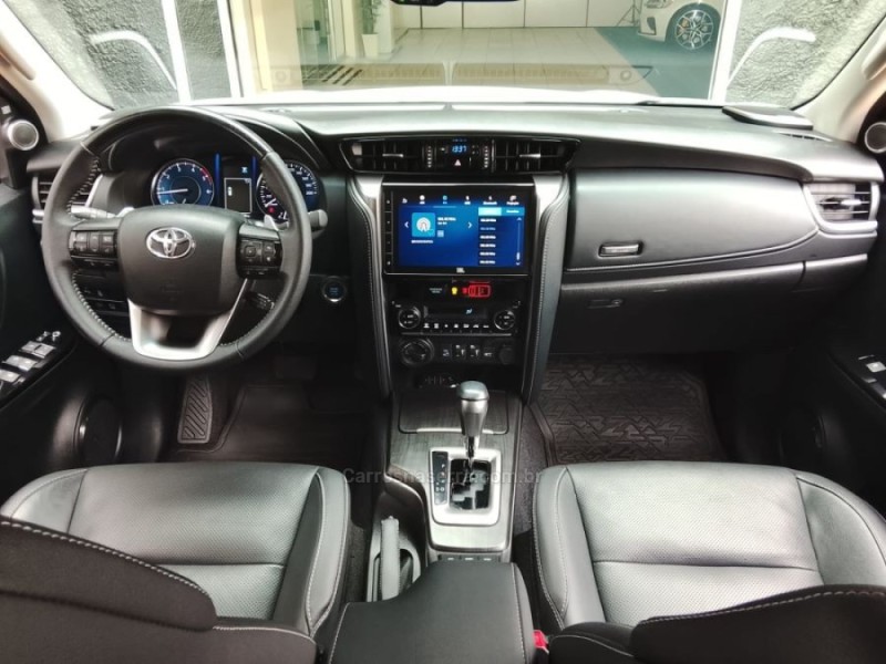 HILUX SW4 2.8 4X4 SRX PLATINUM TURBO 7 LUGARES DIESEL 4P AUTOMÁTICO - 2024 - NOVO HAMBURGO