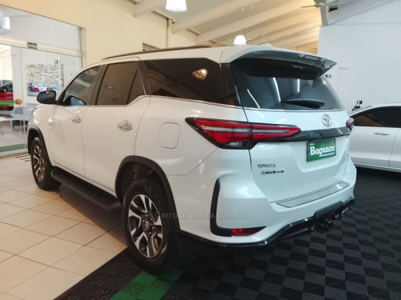 HILUX SW4 2.8 4X4 SRX PLATINUM TURBO 7 LUGARES DIESEL 4P AUTOMÁTICO - 2024 - NOVO HAMBURGO