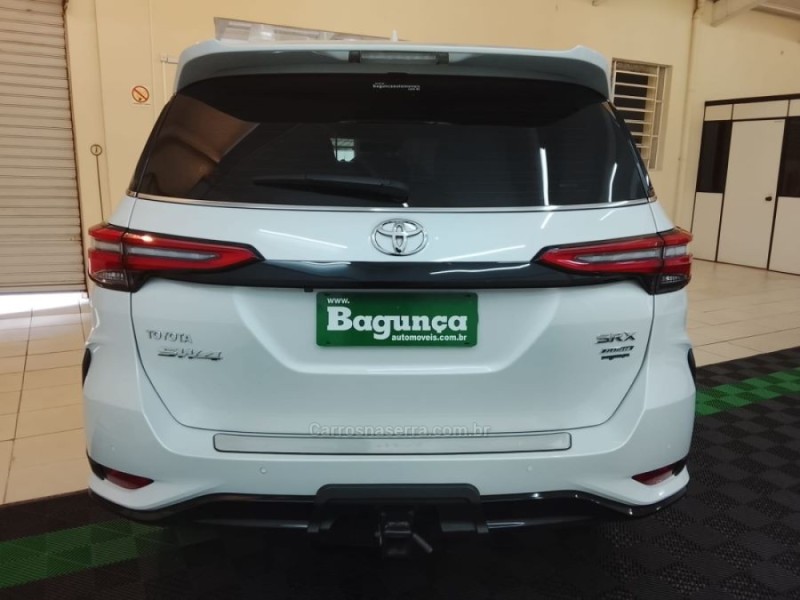 HILUX SW4 2.8 4X4 SRX PLATINUM TURBO 7 LUGARES DIESEL 4P AUTOMÁTICO - 2024 - NOVO HAMBURGO