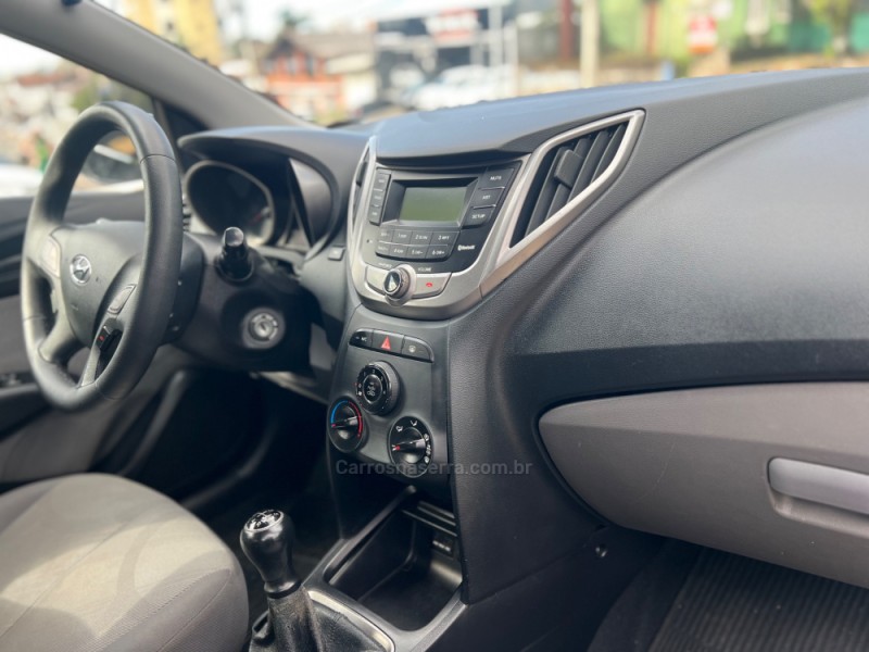 HB20S 1.0 COMFORT PLUS 12V FLEX 4P MANUAL - 2015 - CAMPO BOM