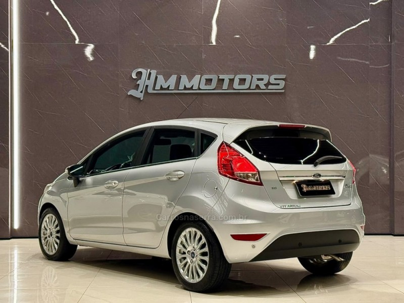 FIESTA 1.6 TITANIUM HATCH 16V FLEX 4P AUTOMÁTICO - 2014 - CAXIAS DO SUL