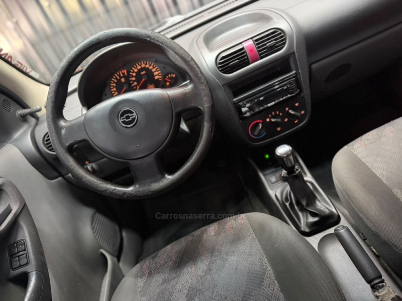 CORSA 1.8 MPFI 8V GASOLINA 4P MANUAL - 2002 - CAXIAS DO SUL