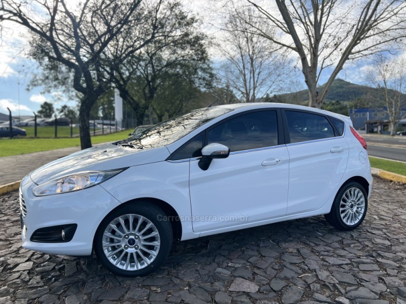 fiesta 1.6 titanium hatch 16v flex 4p automatico 2016 dois irmaos